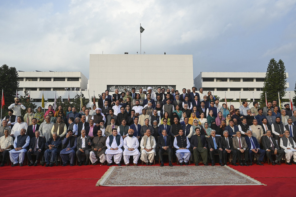 Việc giải tán Quốc hội đồng nghĩa Chính phủ do Thủ tướng Shahbaz Sharif đứng đầu sẽ từ chức và tổng tuyển cử được tổ chức trong vòng 90 ngày sau đó. (Ảnh: AFP/TTXVN)