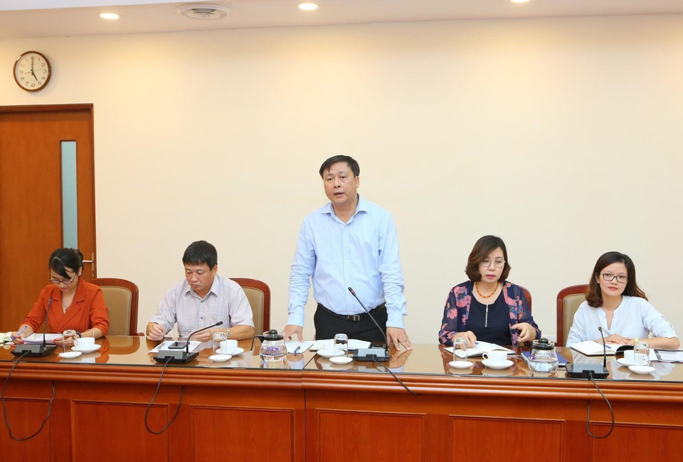 Trưởng Ban Thư ký Biên tập và Quan hệ Đối ngoại TTXVN Dương Đức Dũng phát biểu tại buổi làm việc. (Ảnh: Thành Đạt/TTXVN)