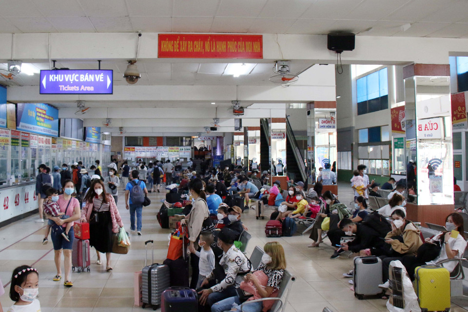 Bến xe miền Đông nhộn nhịp trong chiều 26 Tháng Chạp. (Ảnh: Tiến Lực/TTXVN)