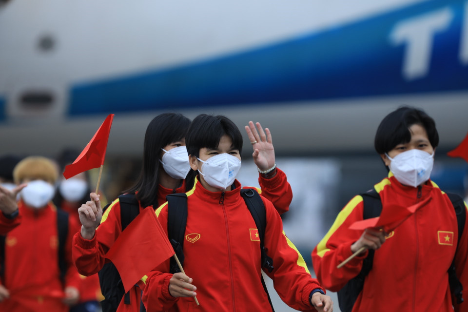 Các nữ tuyển thủ về nước trong niềm vui sướng, hạnh phúc sau chuỗi ngày nhọc nhằn nhưng đầy vinh quang của hành trình giành vé dự World Cup Nữ 2023. (Ảnh: TTXVN)