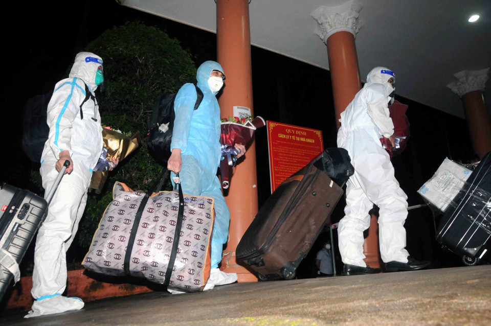 Đoàn cán bộ y tế Sơn La tham gia hỗ trợ chống dịch COVID-19 tại Thành phố Hồ Chí Minh khi trở về sẽ thực hiện cách ly tập trung theo quy định. (Ảnh: Quang Quyết/TTXVN)