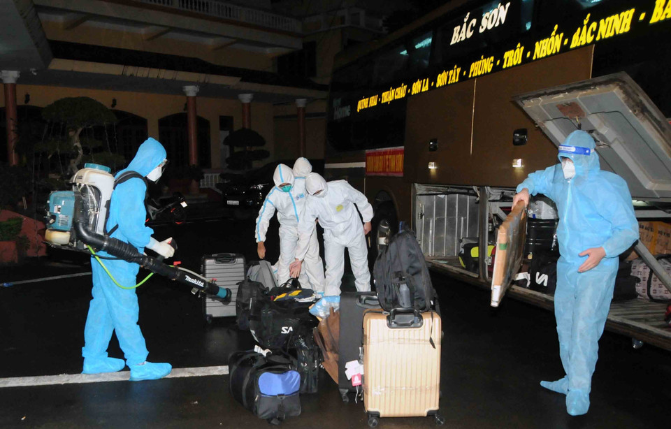 Công tác khử khuẩn luôn được bảo đảm để phòng, chống dịch COVID-19. (Ảnh: Quang Quyết/TTXVN)