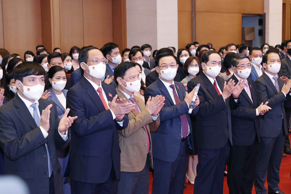 Chủ tịch Quốc hội Vương Đình Huệ và các đồng chí lãnh đạo Quốc hội. (Ảnh: Doãn Tấn/TTXVN)