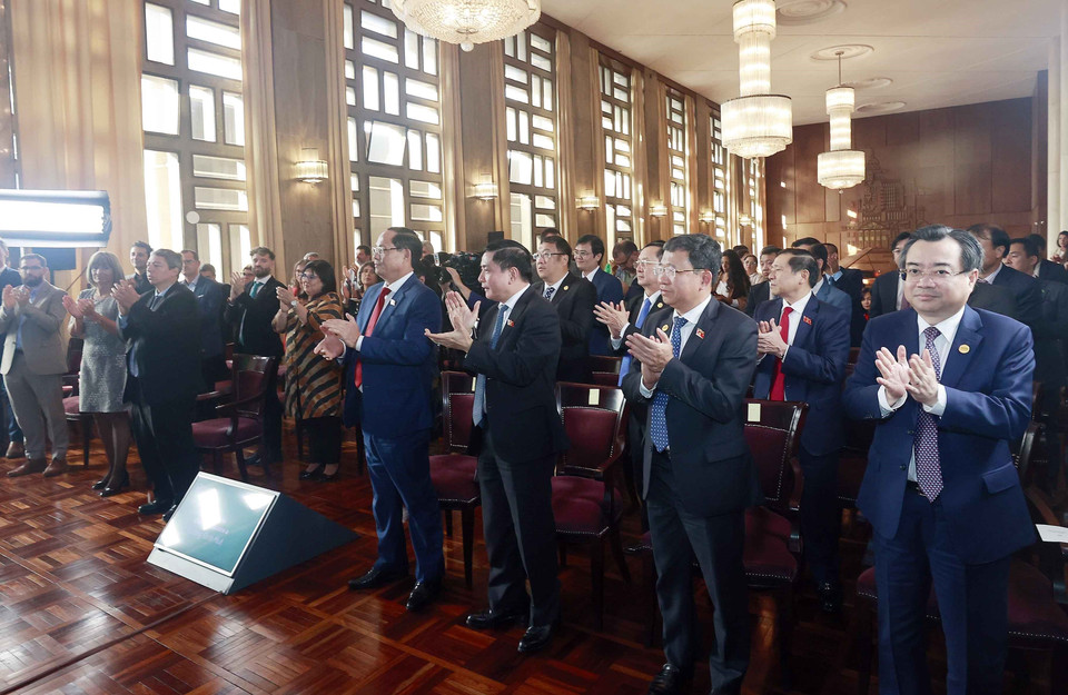 Đại biểu dự Lễ trao tặng Danh hiệu khách danh dự cho Chủ tịch Quốc hội Vương Đình Huệ. (Ảnh: Doãn Tấn/TTXVN)