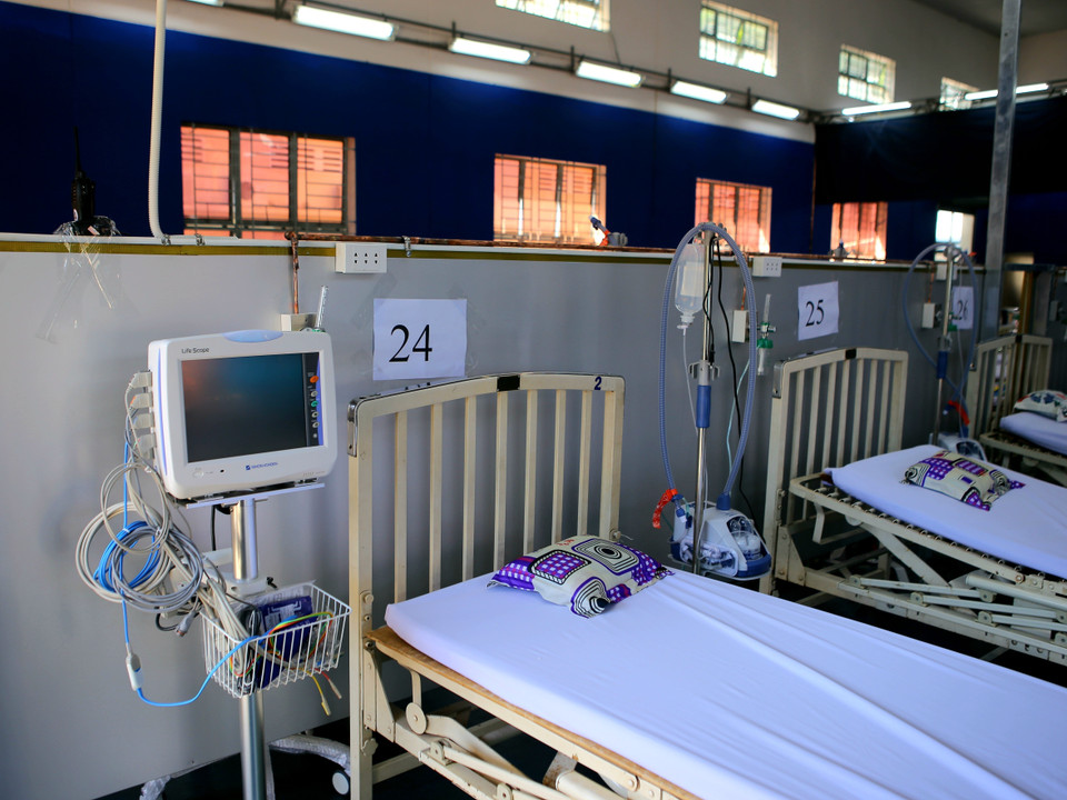 Trang thiết bị tại khu chăm sóc đặc biệt của bệnh viện. (Ảnh: Thành Chung/TTXVN)