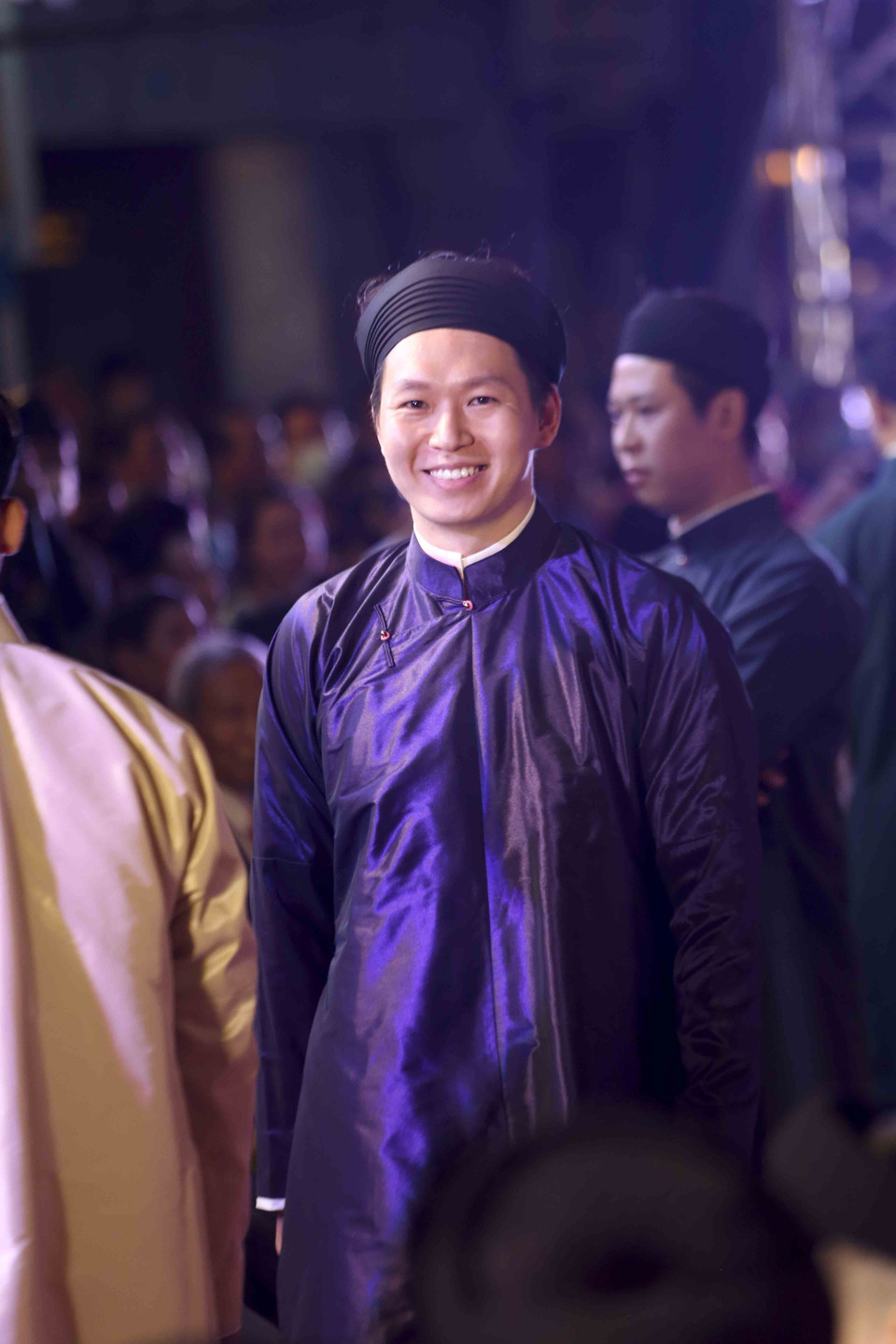 Tiết mục trình diễn áo dài truyền thống tại chương trình. (Ảnh: Tuấn Đức/TTXVN)