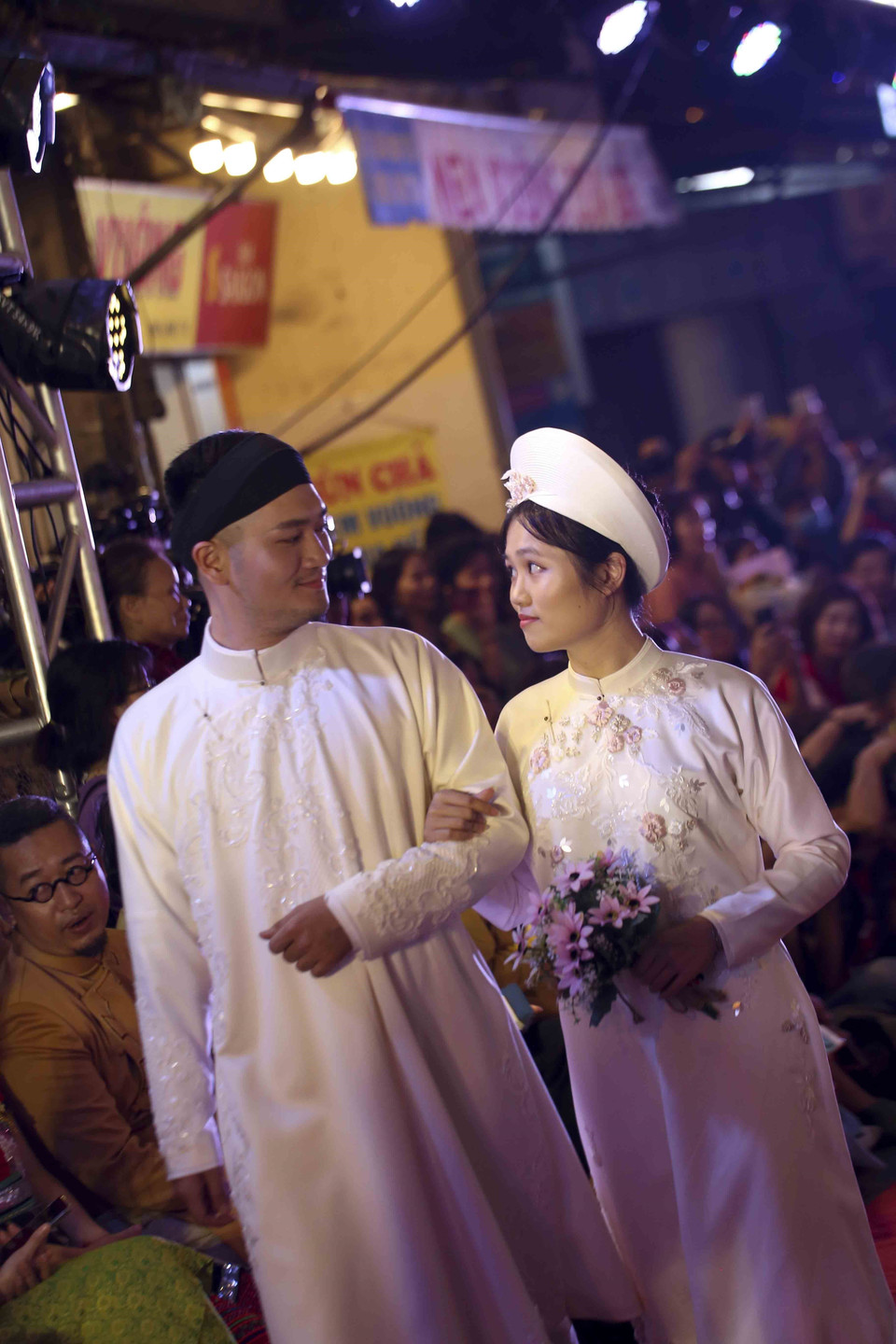 Tiết mục trình diễn áo dài tại chương trình. (Ảnh: Tuấn Đức/TTXVN)