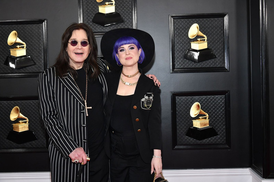 Rocker kỳ cựu Ozzy Osbourne và con gái Kelly Osbourne. (Ảnh: Getty)