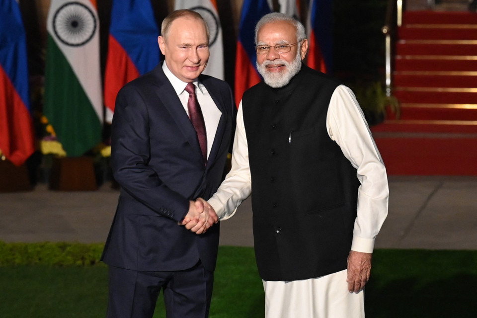 Ngày 6/12/2021 tại New Delhi, Thủ tướng Ấn Độ Narendra Modi (phải) hội đàm với Tổng thống Nga Vladimir Putin (trái). (Ảnh: AFP/TTXVN)