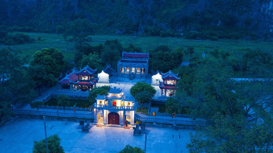 Vẻ đẹp về đêm của ngôi đền đá cổ Thái Vi (Ninh Bình). (Ảnh: Minh Đức/TTXVN)