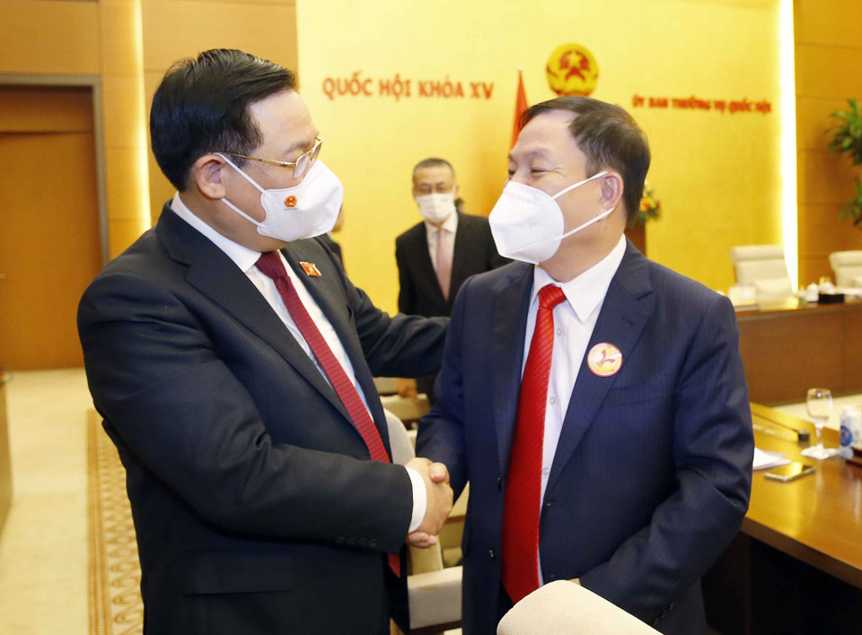 Chủ tịch Quốc hội Vương Đình Huệ gặp mặt Đoàn đại biểu dự Diễn đàn các nhà lãnh đạo doanh nghiệp năm 2021. (Ảnh: Doãn Tấn/TTXVN)