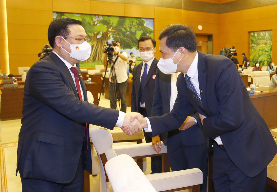 Chủ tịch Quốc hội Vương Đình Huệ với các đại biểu. (Ảnh: Doãn Tấn/TTXVN)