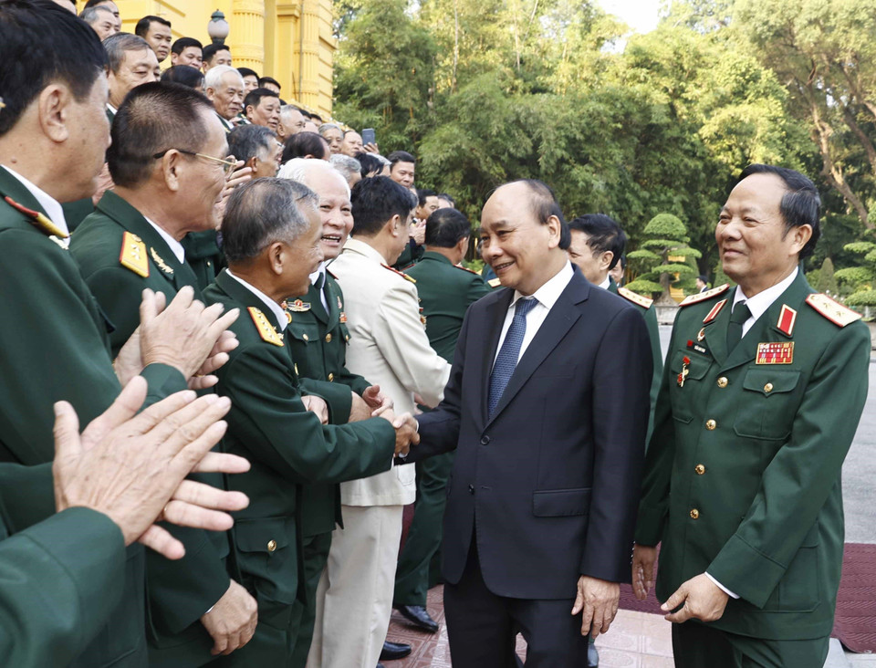 Chủ tịch nước với các cựu chiến binh Sư đoàn 341. (Ảnh: Thống Nhất/TTXVN)