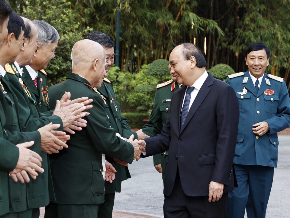 Chủ tịch nước với các cựu chiến binh Sư đoàn 341. (Ảnh: Thống Nhất/TTXVN)