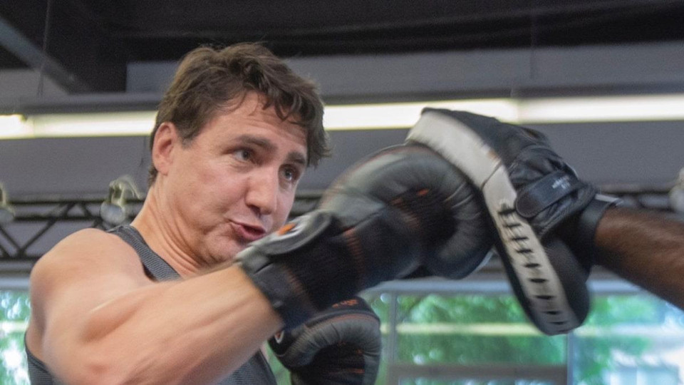Thủ tướng Trudeau cho thấy hình ảnh một nhà lãnh đạo mạnh mẽ và đầy năng lượng. (Ảnh: AP)