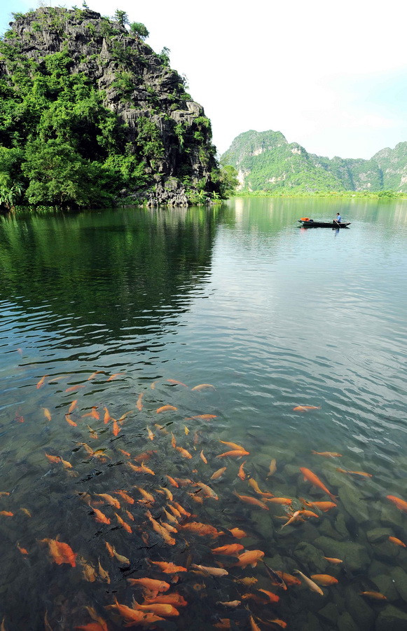 Cảnh sắc thiên nhiên tuyệt đẹp tại quần thể danh thắng Tràng An. (Ảnh: TTXVN)