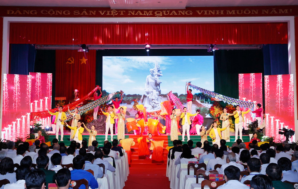 Chương trình nghệ thuật chào mừng lễ kỷ niệm. (Ảnh: Thống Nhất/TTXVN)