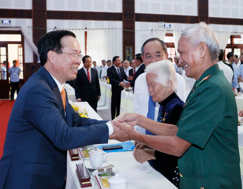 Sáng 23/11/2023, Chủ tịch nước Võ Văn Thưởng dự Lễ kỷ niệm 60 năm chiến thắng trận Hiệp Hòa (23/11/1963-23/11/2023) và đón nhận Huân chương Hồ Chí Minh. (Ảnh: Thống Nhất/TTXVN)