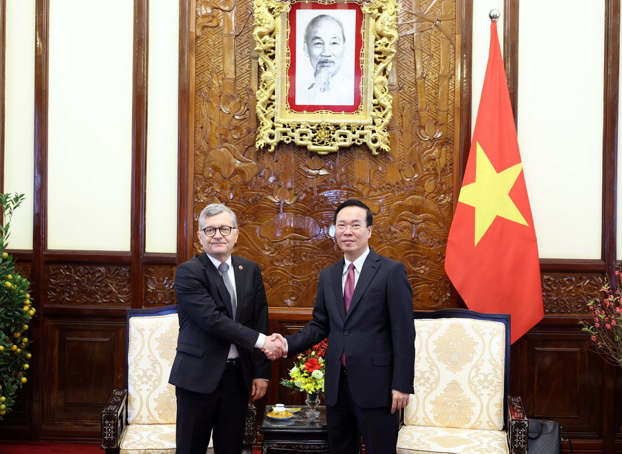 Chủ tịch nước Võ Văn Thưởng tiếp Đại sứ Ba Lan Aleksander Surdej. (Ảnh: Thống Nhất/TTXVN)