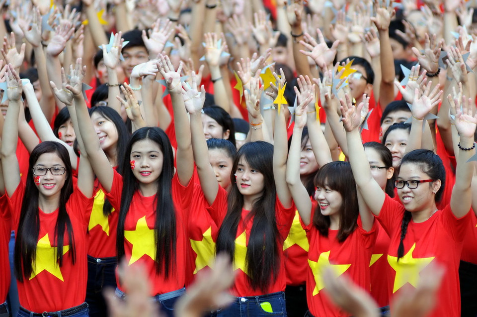 Đồng diễn trên nền bài hát ''Đến với con người Việt Nam tôi''. (Ảnh: An Hiếu/TTXVN)