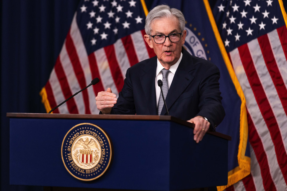 Chủ tịch Fed Jerome Powell công bố quyết định của Fed. (Ảnh: THX/TTXVN)