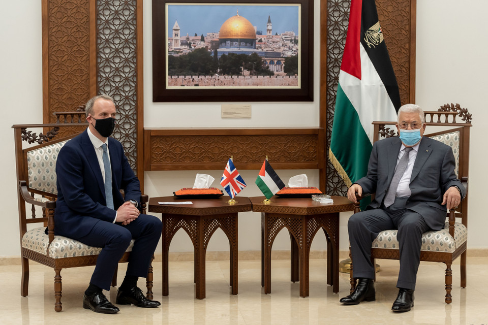 Về phần mình, Ngoại trưởng Anh Dominic Raab nhắc lại lập trường của Anh ủng hộ giải pháp hai nhà nước và những nỗ lực nhằm đạt được hòa bình giữa Israel và Palestine. (Ảnh: THX/TTXVN)