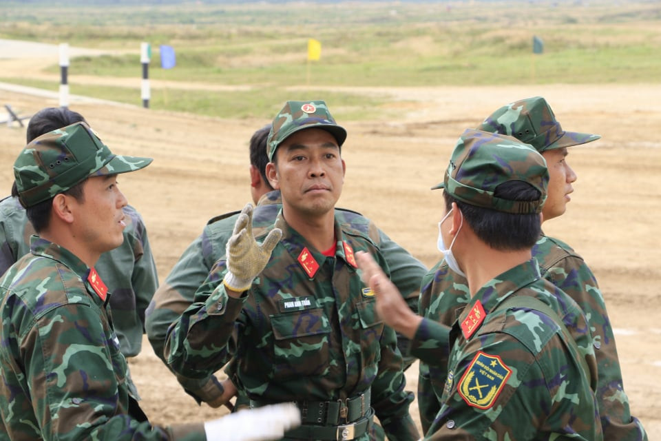 Các chiến sỹ bước vào phần thi với quyết tâm cao nhất. (Ảnh: Trần Hiếu/Vietnam+)