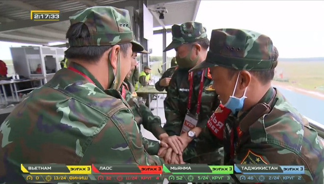 Niềm vui của ban lãnh đạo đội tuyển xe tăng Việt Nam.