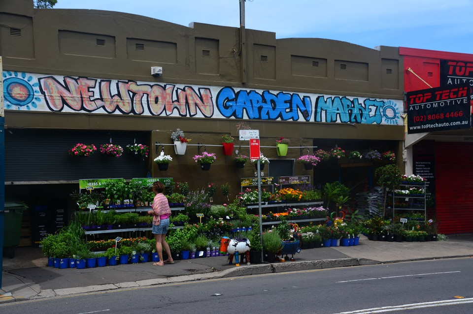 Newtown là một trong số rất ít nơi ở Sydney mà người ta có thể chứng kiến rõ nét đời sống “văn hóa vỉa hè”, từ việc mở chợ hoa...