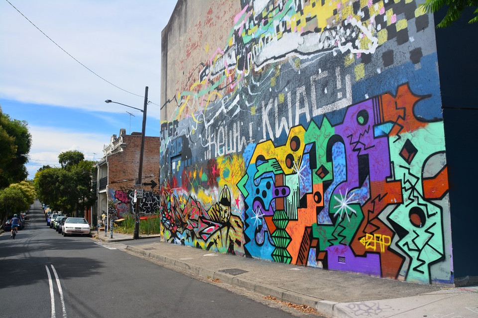 Newtown là trung tâm “nghệ thuật đường phố” của Sydney, nơi mà tường nhiều tòa nhà và các cửa hàng được bao phủ bởi các tác phẩm graffiti sinh động. 