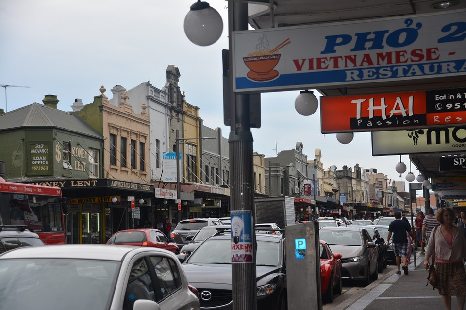 Ở Newtown, du khách còn có thể thưởng thức đủ loại ẩm thực đa văn hóa từ các nhà hàng phong cách châu Âu và châu Á như Thổ Nhĩ Kỳ, Ý, Thái Lan, Nhật Bản, Hàn Quốc… 