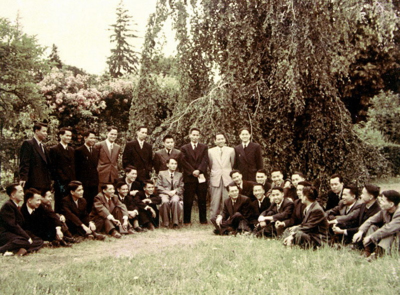 Ông Phạm Văn Đồng và Đoàn Chính phủ Việt Nam Dân chủ cộng hòa dự Hội nghị Geneva năm 1954. (Ảnh: Võ Năng An/TTXVN)