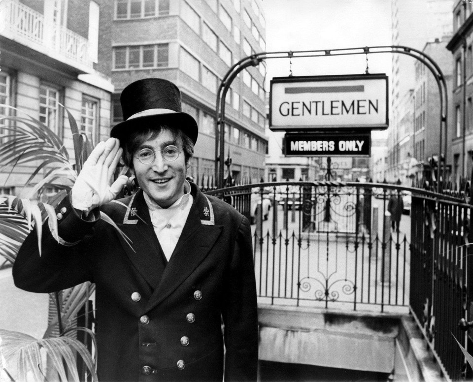 Năm 1957, John Lennon thành lập ra ban nhạc The Quarrymen - tiền thân của ban nhạc The Beatles lừng danh sau này.