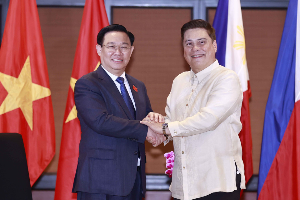 Chủ tịch Thượng viện Philippines Juan Miguel F. Zubiri và Chủ tịch Quốc hội Vương Đình Huệ tại hội đàm. (Ảnh: Doãn Tấn/TTXVN)