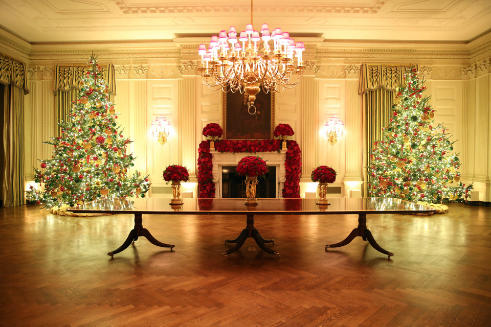Nhà Trắng được trang hoàng rực rỡ để chào đón Giáng sinh. (Ảnh: THX/TTXVN)