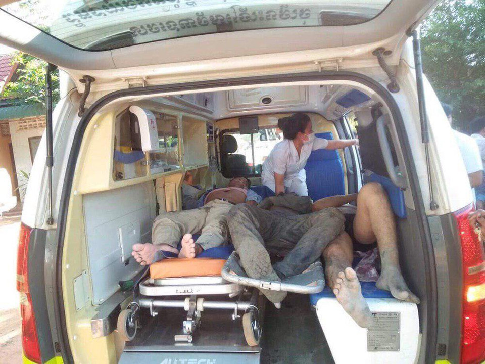 Các nạn nhân trong vụ sập chùa. (Ảnh: Fresh News)