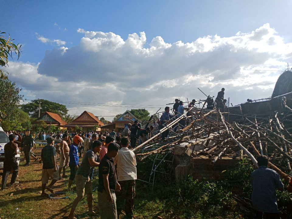 Hiện trường vụ sập chùa. (Ảnh: Fresh News)