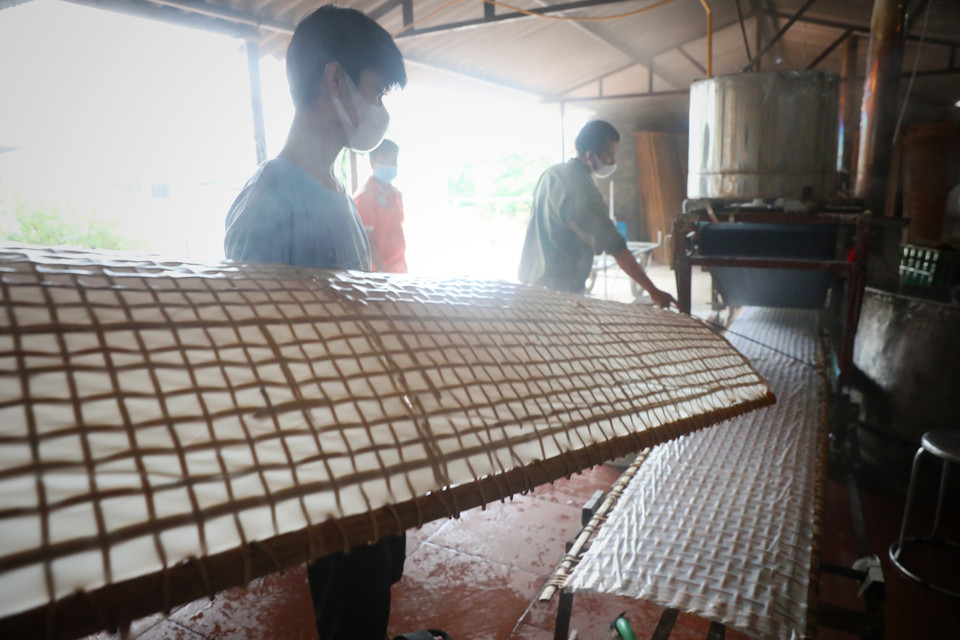 Sản phẩm Mỳ Chũ của Bắc Giang không chỉ nổi tiếng trong nước mà còn xuất khẩu ra thế giới, được đăng ký bảo hộ nhãn hiệu tập thể ở nhiều nước: Trung Quốc, Lào, Campuchia, Thái Lan, Hàn Quốc, Nhật Bản. (Ảnh: Danh Lam/TTXVN)