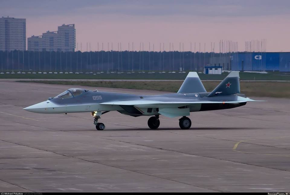 Sukhoi T-50 hạ cánh tại căn cứ không quân Zhukov ở ngoại ô Moskva. (Ảnh: Sukhoi)