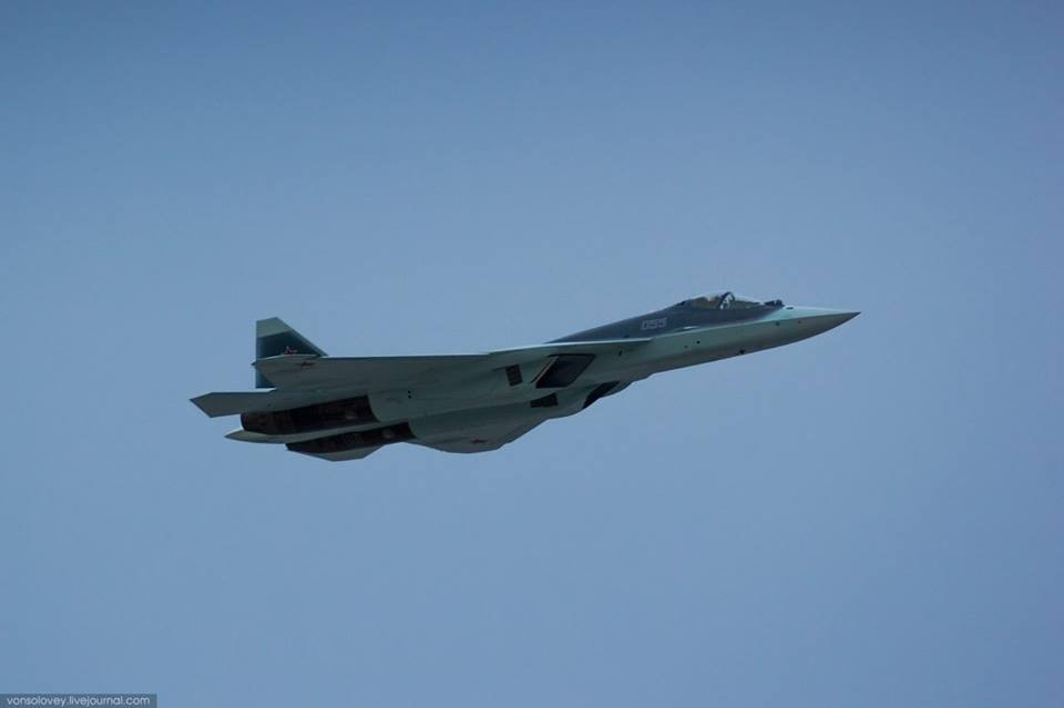 Sukhoi T-50 thực hiện chuyến bay thử nghiệm từ Komsomon-on-Amur đến căn cứ không quân Zhukov. (Ảnh: Sukhoi)