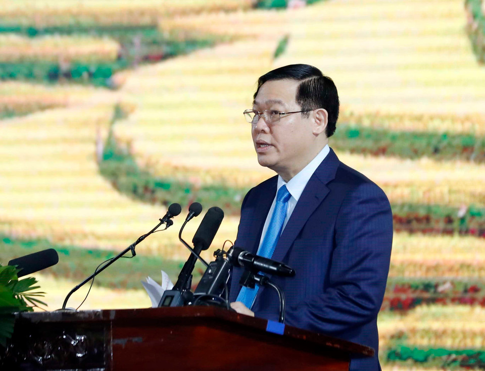 Uỷ viên Bộ Chính trị, Phó Thủ tướng Chính phủ Vương Đình Huệ, Trưởng Ban Chỉ đạo các chương trình mục tiêu quốc gia, phát biểu tại hội nghị. (Ảnh: Thống Nhất/TTXVN)