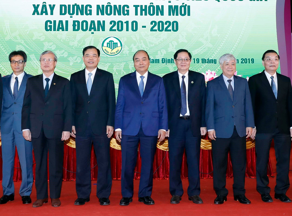 Thủ tướng Nguyễn Xuân Phúc và các đồng chí lãnh đạo Đảng, Nhà nước chụp ảnh chung. (Ảnh: Thống Nhất/TTXVN)