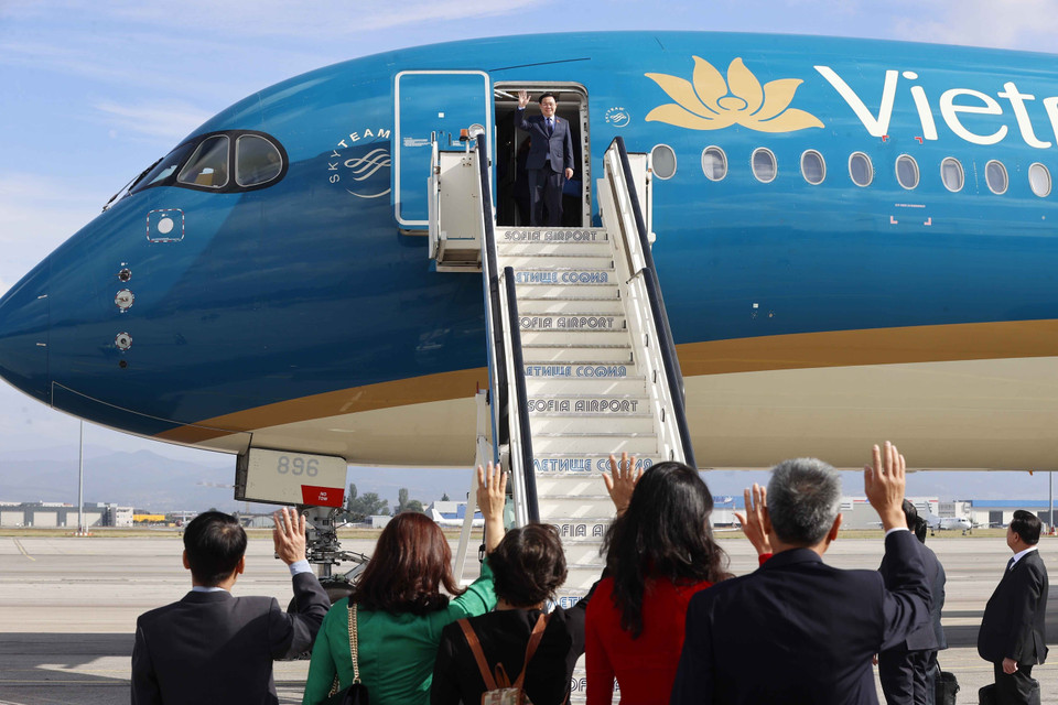 Lễ tiễn Chủ tịch Quốc hội Vương Đình Huệ lên chuyên cơ rời thủ đô Sofia, Bulgaria. (Ảnh: Doãn Tấn/TTXVN)