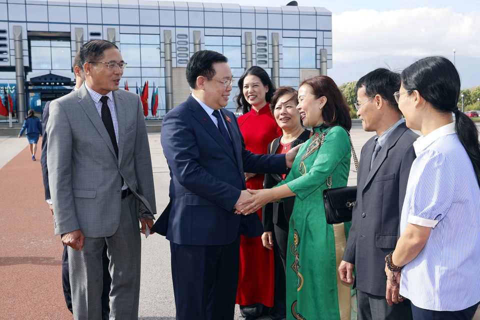 Lễ tiễn Chủ tịch Quốc hội Vương Đình Huệ tại Sân bay quốc tế Sofia. (Ảnh: Doãn Tấn/TTXVN)