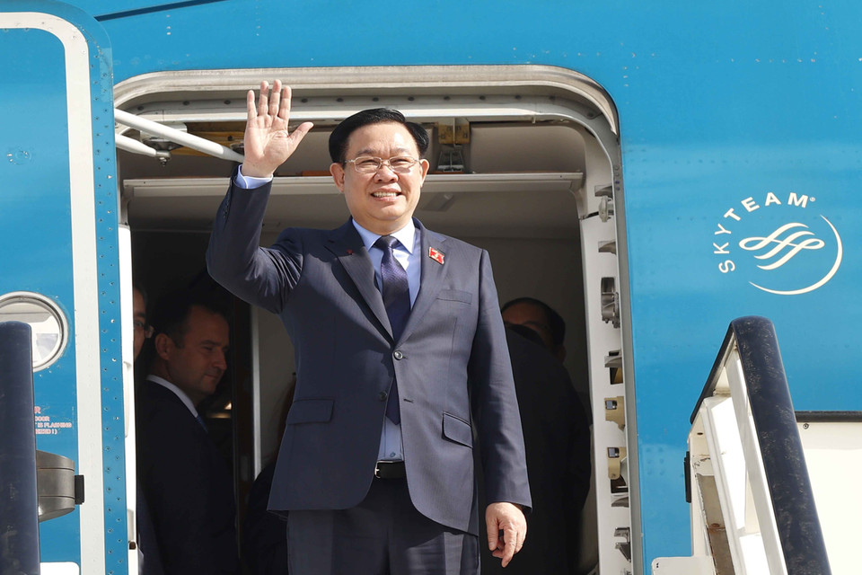 Chủ tịch Quốc hội Vương Đình Huệ và đoàn đại biểu cấp cao Việt Nam đến thăm, làm việc tại Thành phố Burgas, Bulgaria. (Ảnh: Doãn Tấn/TTXVN)