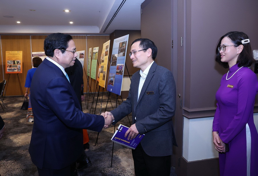 Thủ tướng Phạm Minh Chính gặp đại diện Hội Trí thức và Chuyên gia Việt Nam tại Australia. (Ảnh: Dương Giang/TTXVN)