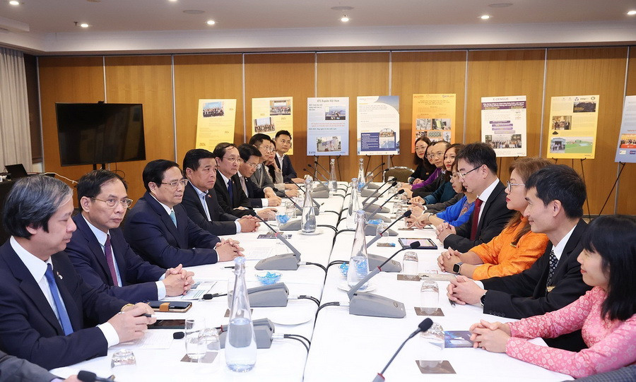 Thủ tướng Phạm Minh Chính gặp đại diện Hội Trí thức và Chuyên gia Việt Nam tại Australia (VASEA). (Ảnh: Dương Giang/TTXVN)