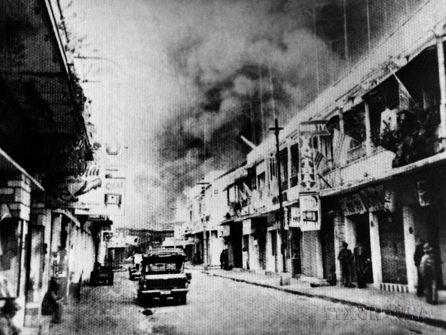 Quân Giải phóng làm chủ đường Lê Lợi ở Sài Gòn (1968). (Ảnh: Tư liệu TTXVN)