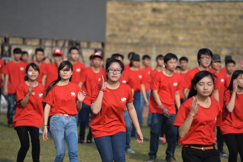 800 bạn trẻ sinh viên Hải Phòng tham gia màn nhảy tập thể flashmob tại ngày hội "Tôi là sinh viên 2013". (Ảnh do Viettel cung cấp)