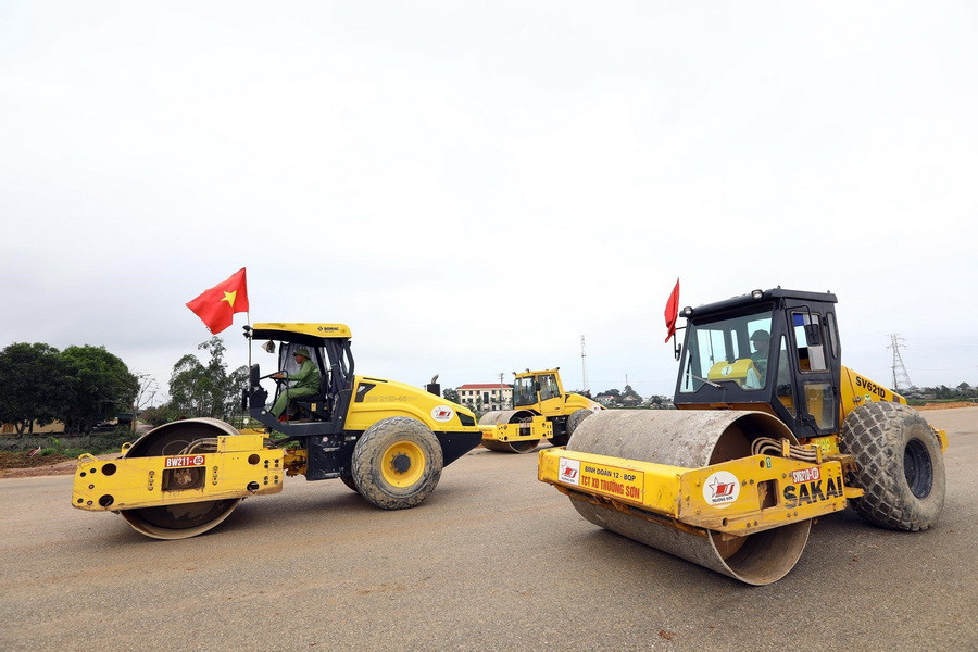 Nhà thầu Trường Sơn thi công tại gói thầu số 2. (Ảnh: Huy Hùng/TTXVN)